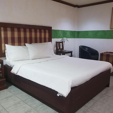 Saltimboca Tourist In Hotel Bacolod Exterior photo